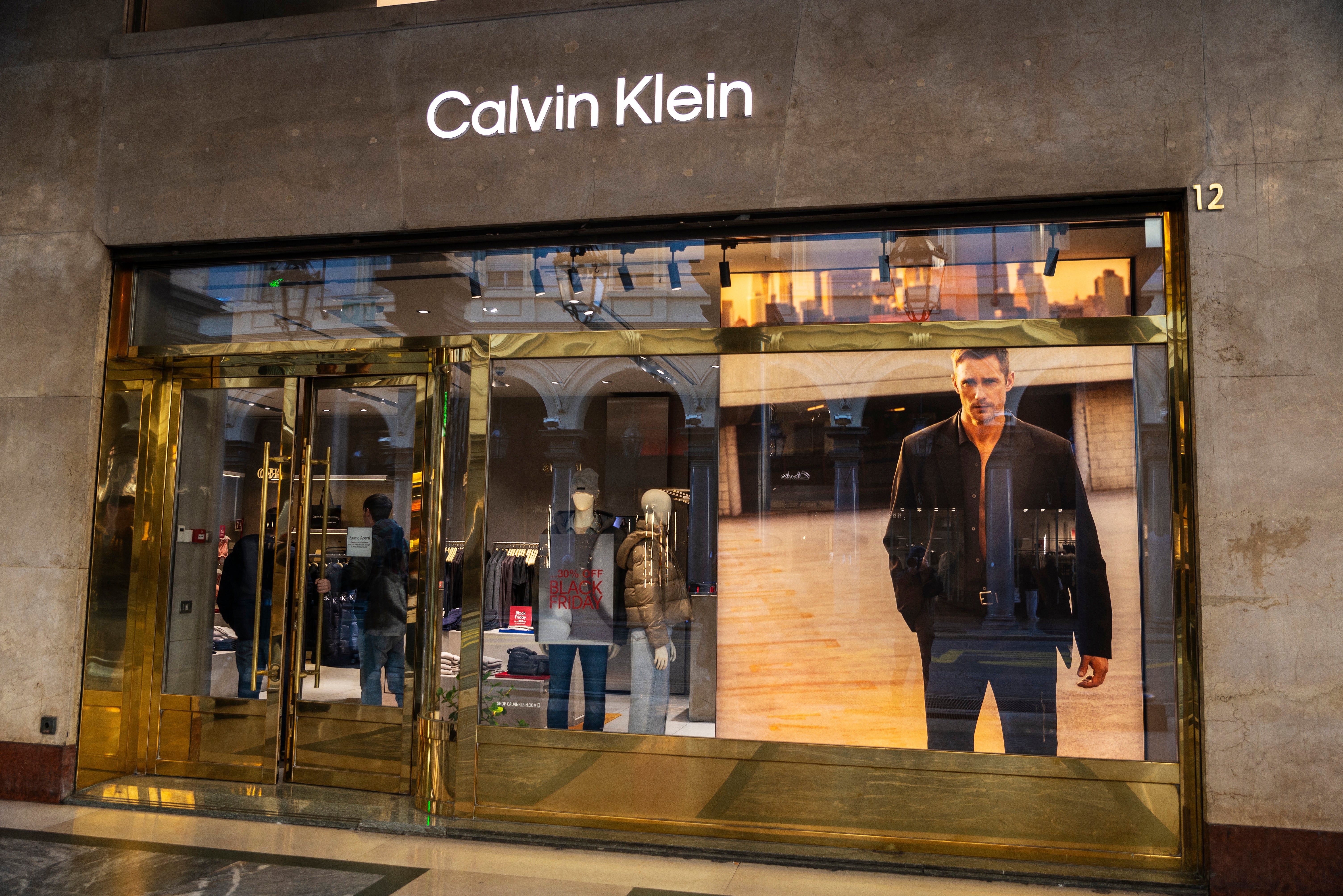 Matt Damon Recalled A Calvin Klein Sales Assistant Refusing To Let Him Buy His Own Underwear After “Good Will Hunting,” And Regular People Are Tireddddd — image 17