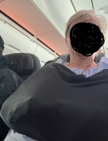 20 Things That’ll Make An Airplane Middle Seat Feel Almost Comfortable — image 4