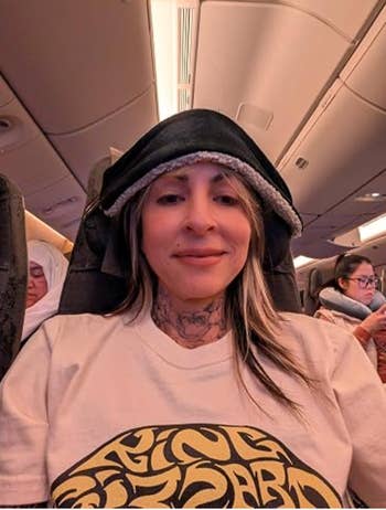 20 Things That’ll Make An Airplane Middle Seat Feel Almost Comfortable — image 6