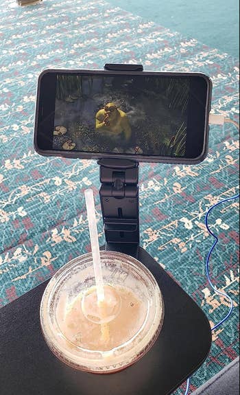 20 Things That’ll Make An Airplane Middle Seat Feel Almost Comfortable — image 11
