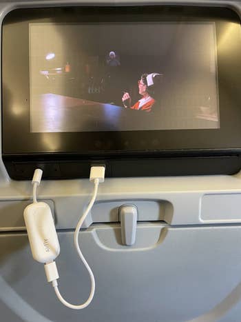 20 Things That’ll Make An Airplane Middle Seat Feel Almost Comfortable — image 12
