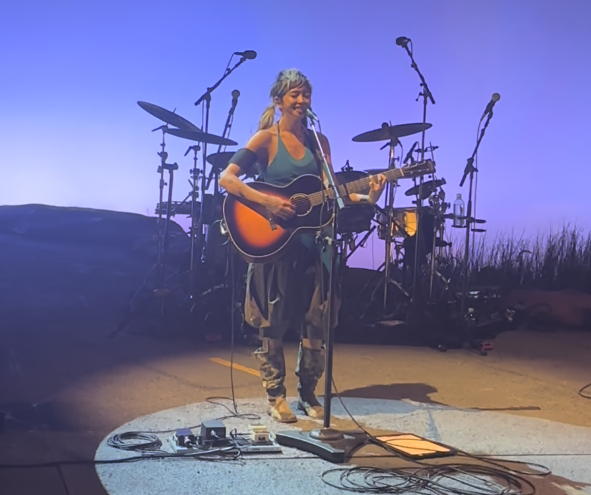 Beabadoobee Debuts New Song "Pylon" At Red Rocks — image 1