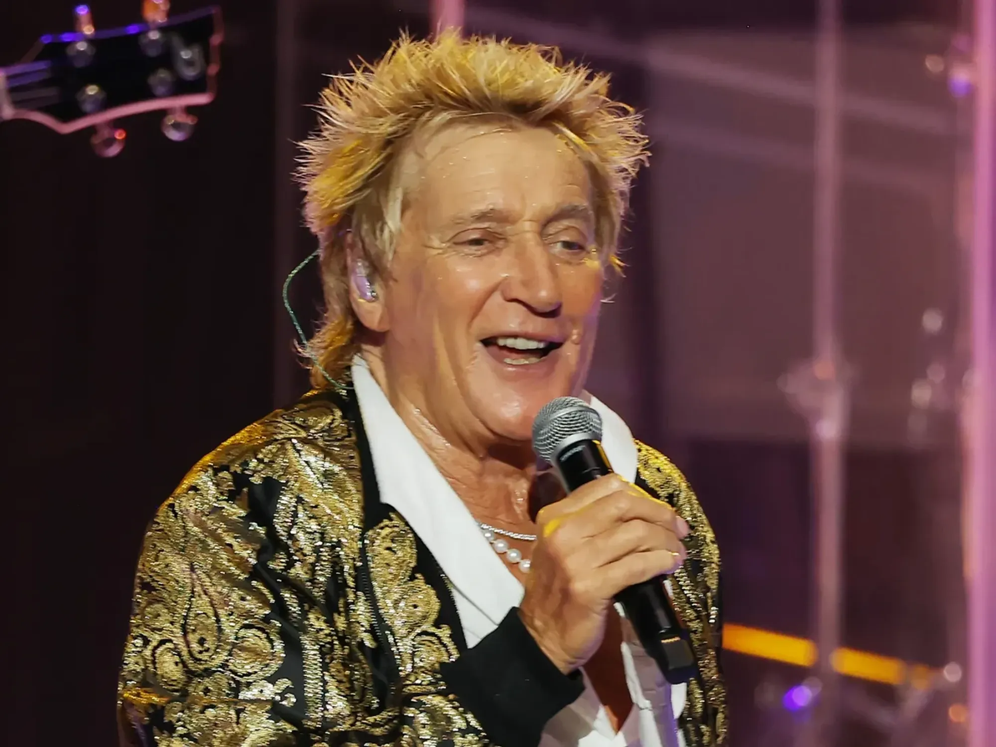 Rod Stewart Undergoes Successful Heart Procedure, Cancels Tour Dates to Recover — image 3