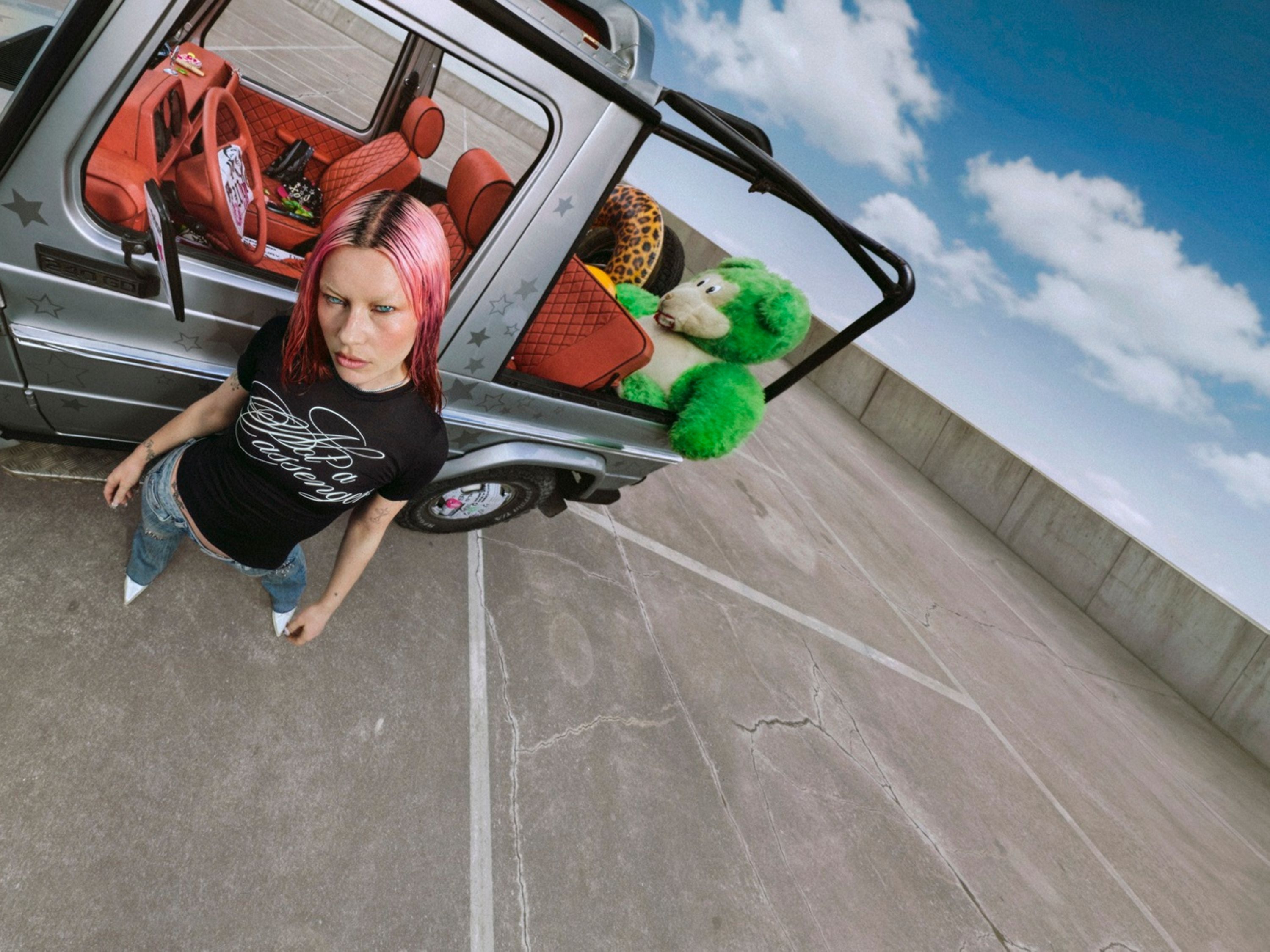 Wet Leg Cover The Cardigans For Deutsche Telekom's New Gen Z Campaign