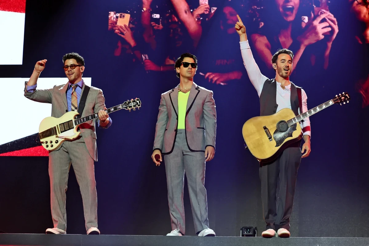 Watch Jonas Brothers Debut New Single ‘Listen When Sad’ Live at Madison Square Garden — image 6