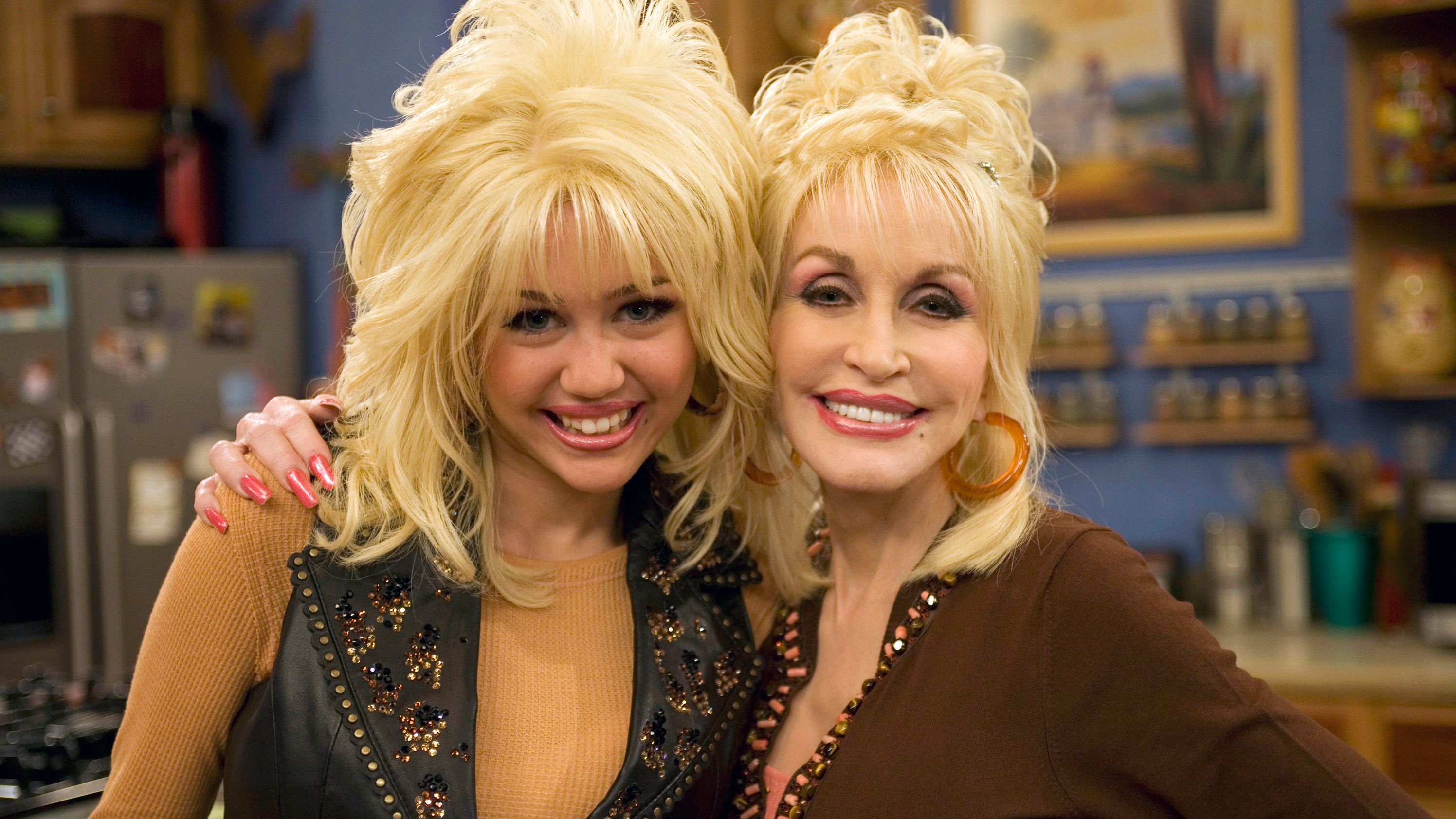 Miley Cyrus Pays Tribute to Godmother Dolly Parton: â€œI Have an Angel by My Sideâ€