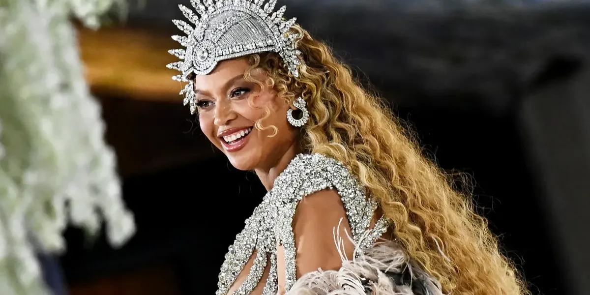 Beyonceâ€™s â€˜Bâ€™Dayâ€™ Reissue Includes B Sides, Spanish Versions, â€˜Donkâ€™ Packaged to the Left, to the Left
