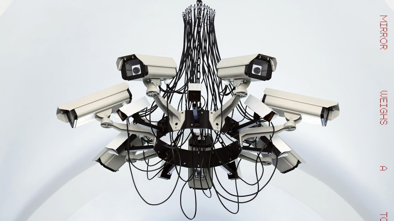 Interpol: This Mirror Weighs a Ton — image 2