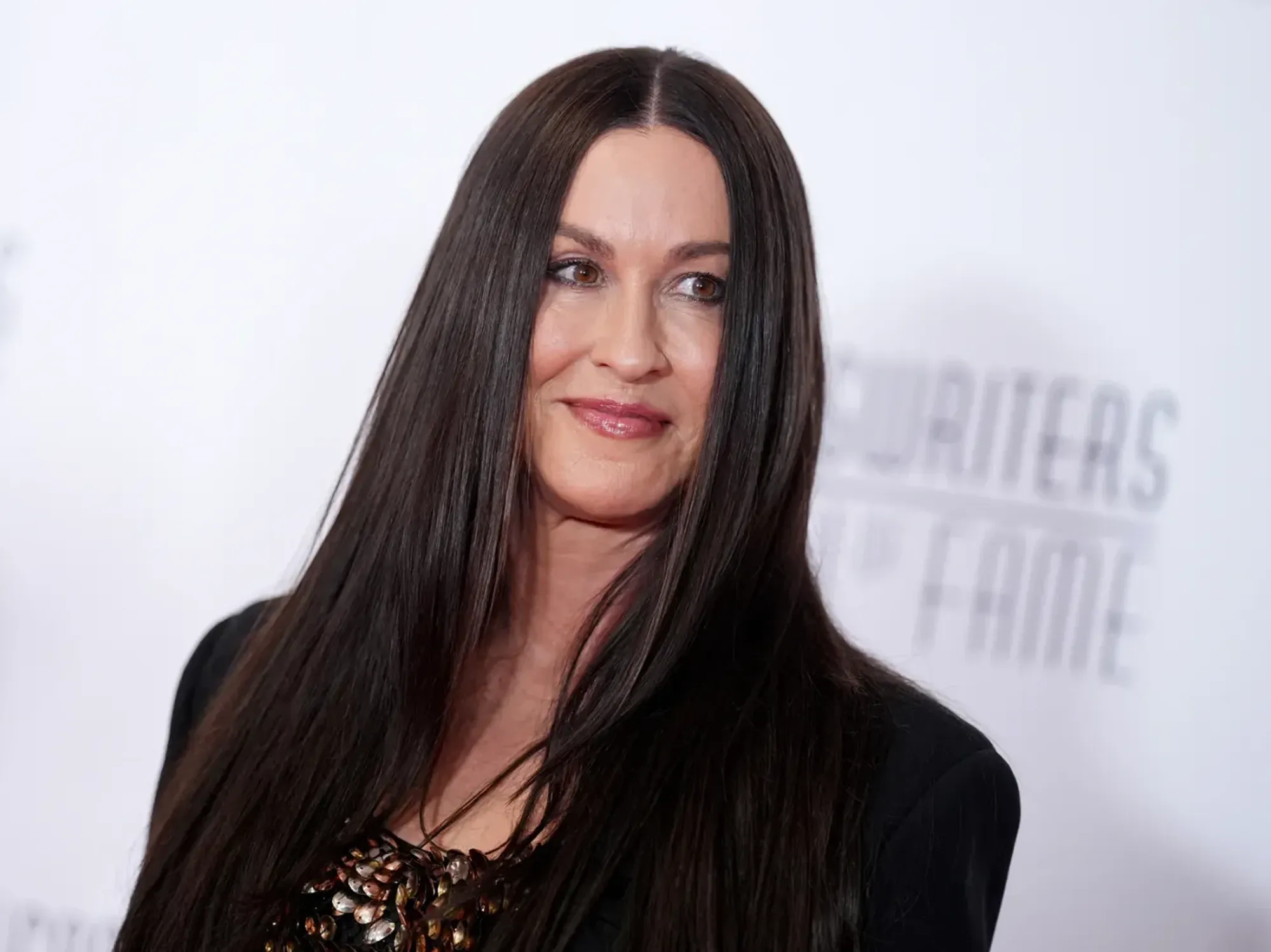 Alanis Morissette Sues Former Tour Manager, Alleges ‘Extortionate’ Threat Over Airport Drugs — image 3