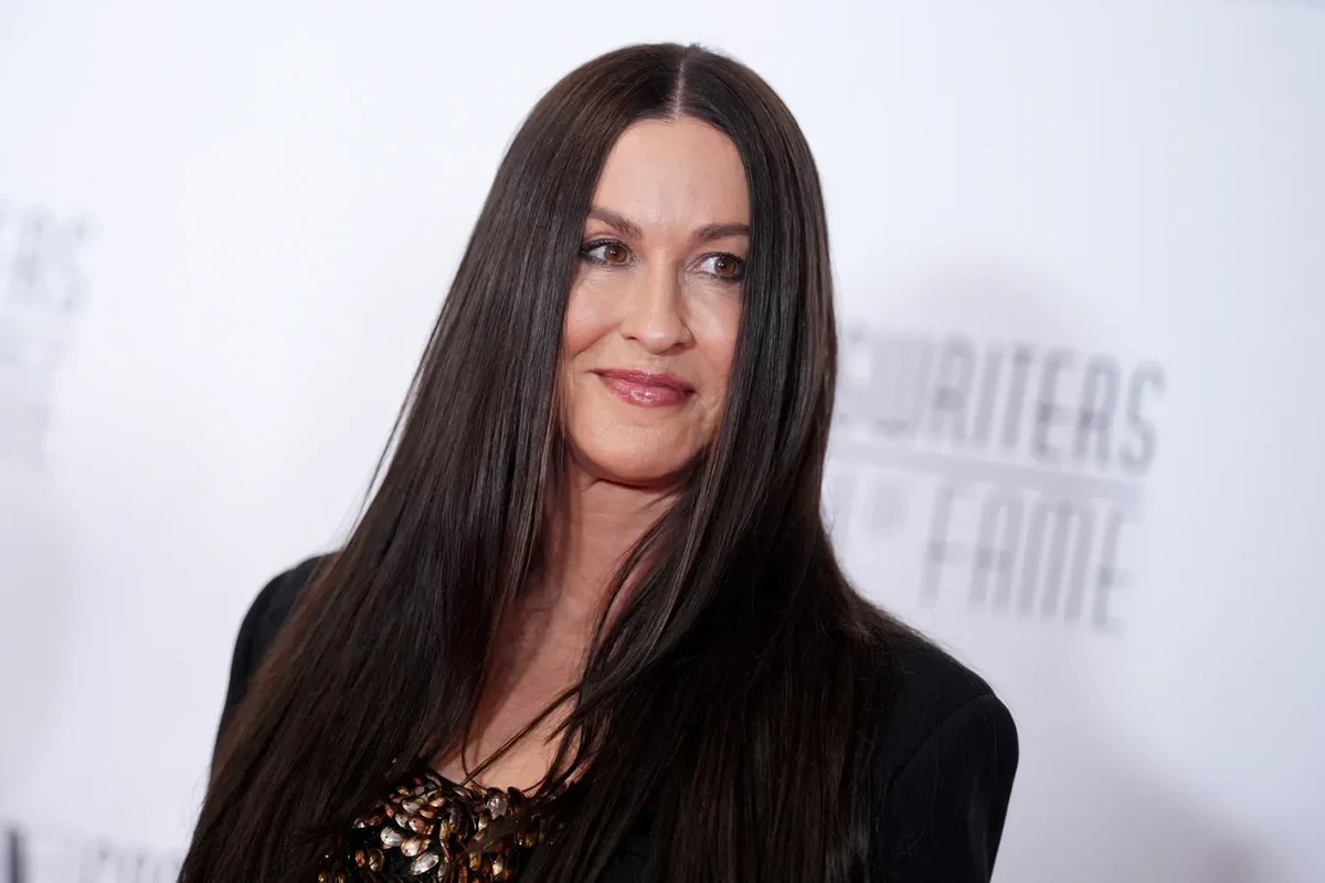 Alanis Morissette Sues Former Tour Manager, Alleges ‘Extortionate’ Threat Over Airport Drugs — image 6