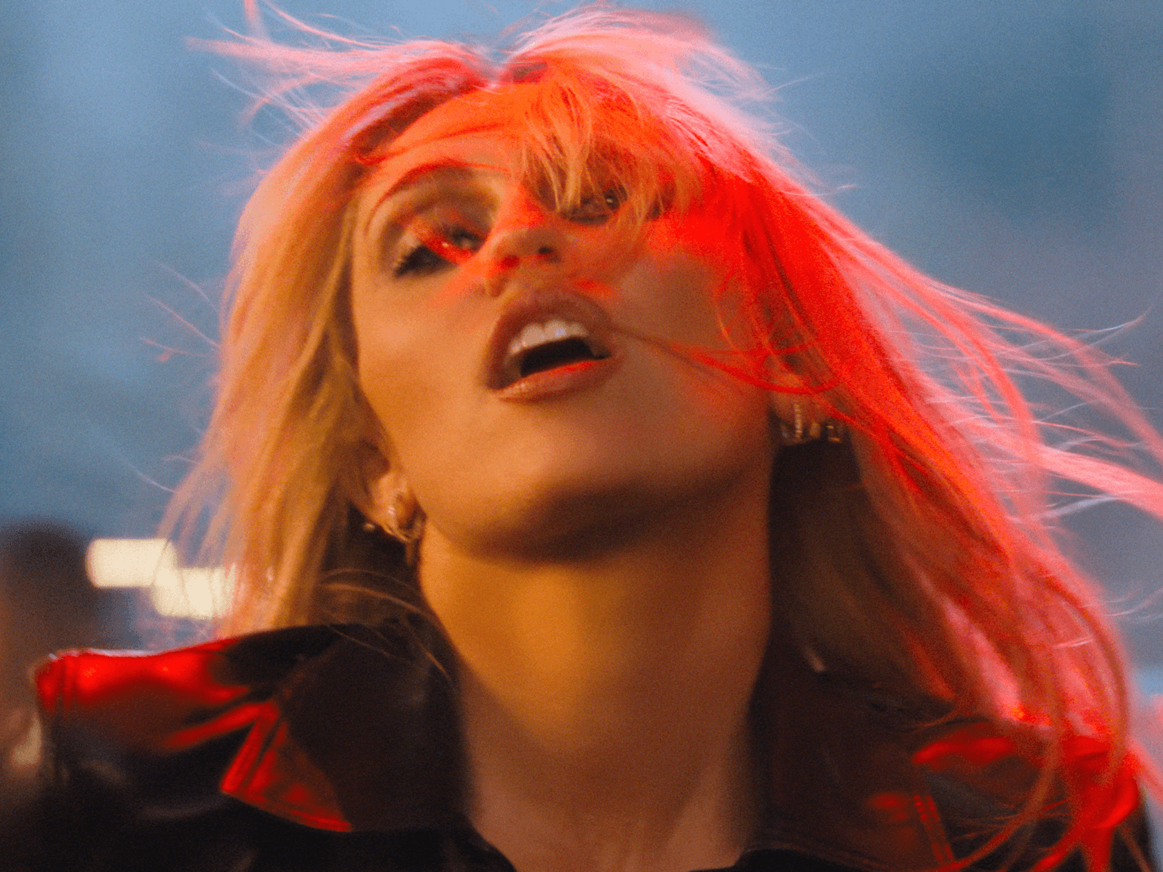 Miley Wants You Dancing in New “Bass Persuades†Video — image 2