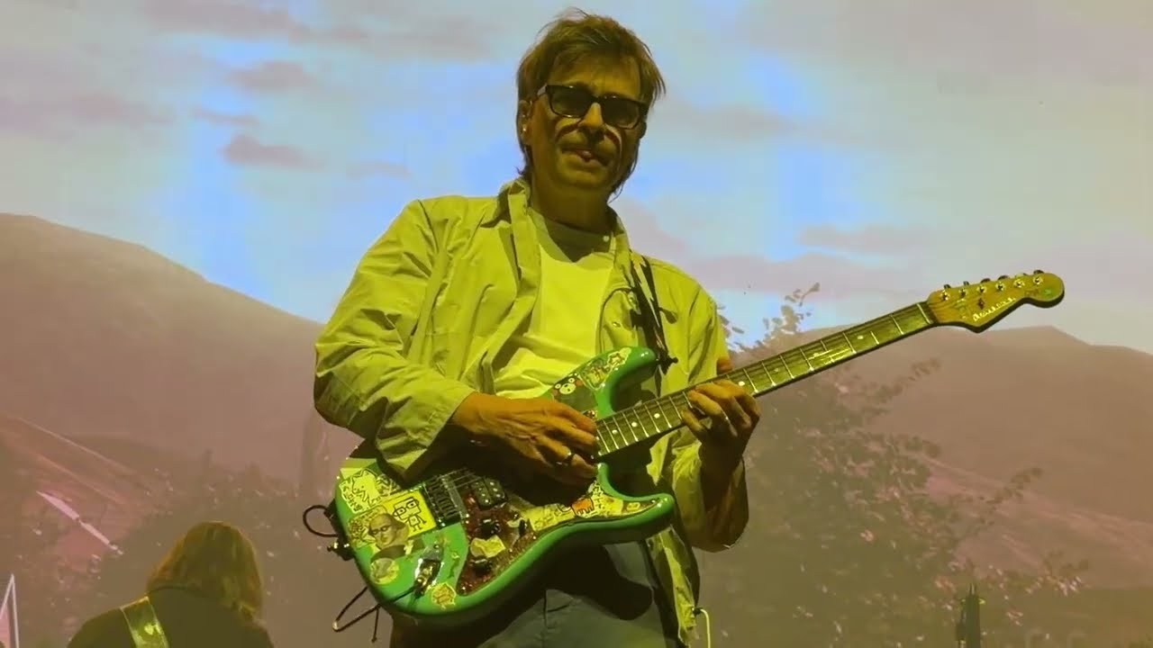 Nirvana Are This Year's VMAs Video Vanguard Award Winners — image 6