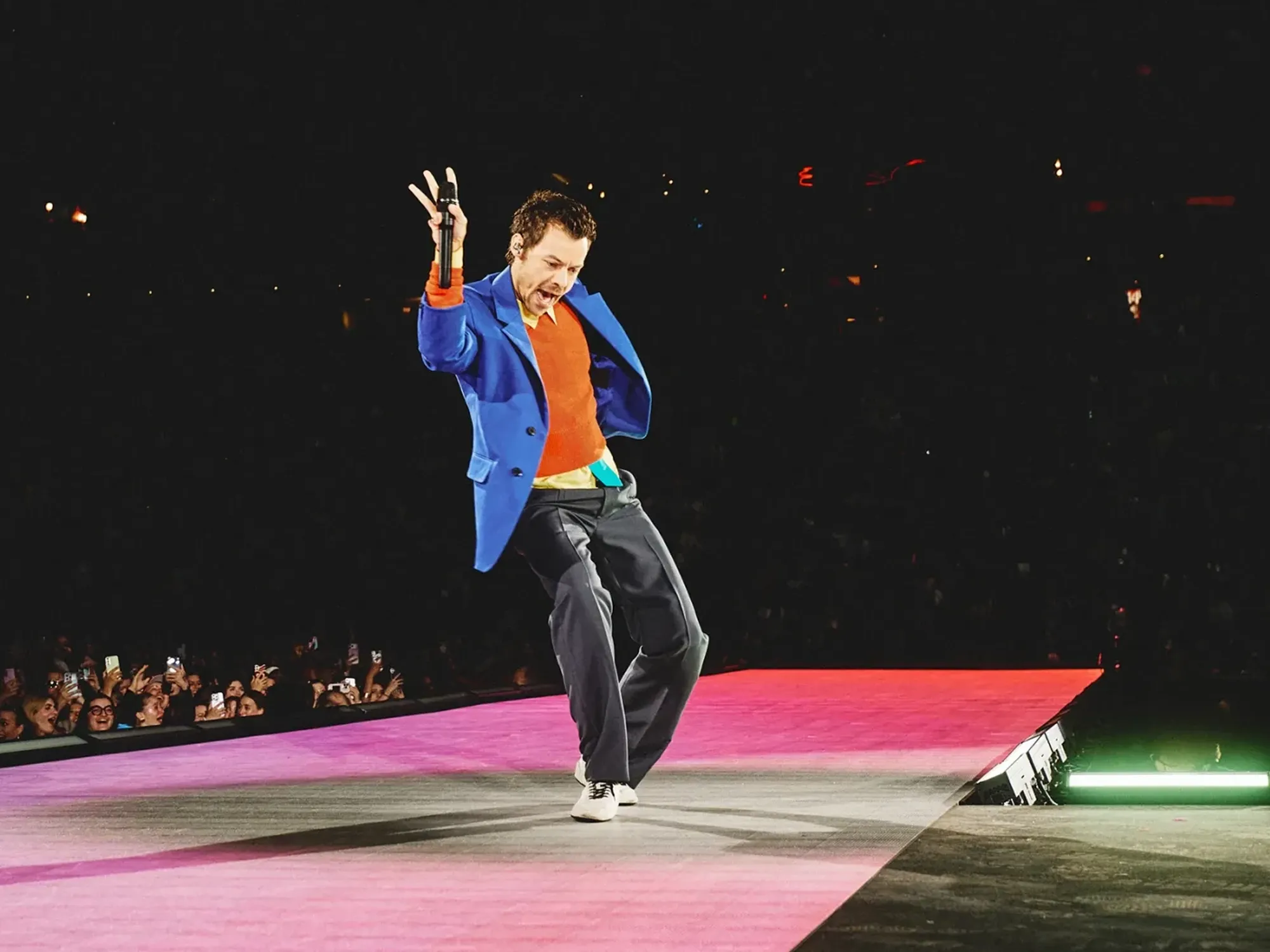 Harry Styles Wants to Dance With Even More of His Friends on His 2027 Stadium Tour — image 3
