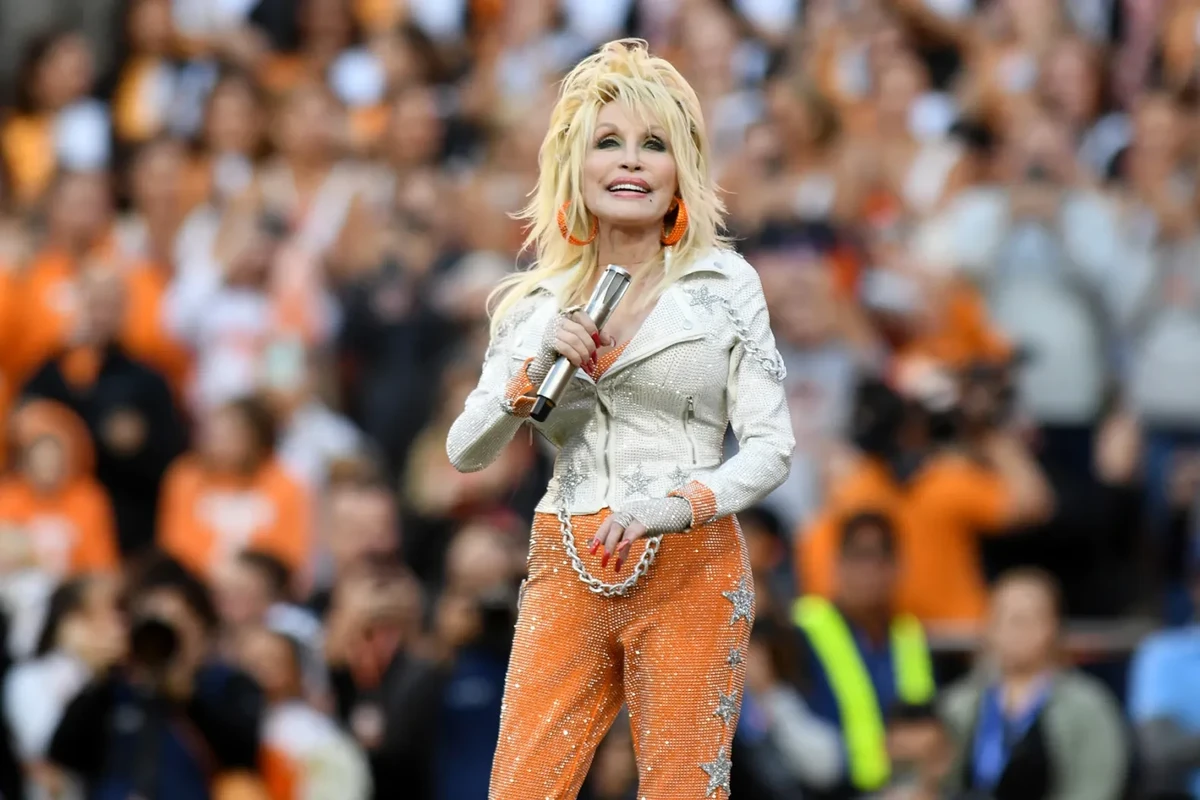 Vote to Rename Nashville International Airport After Dolly Parton Passes Unanimously — image 6