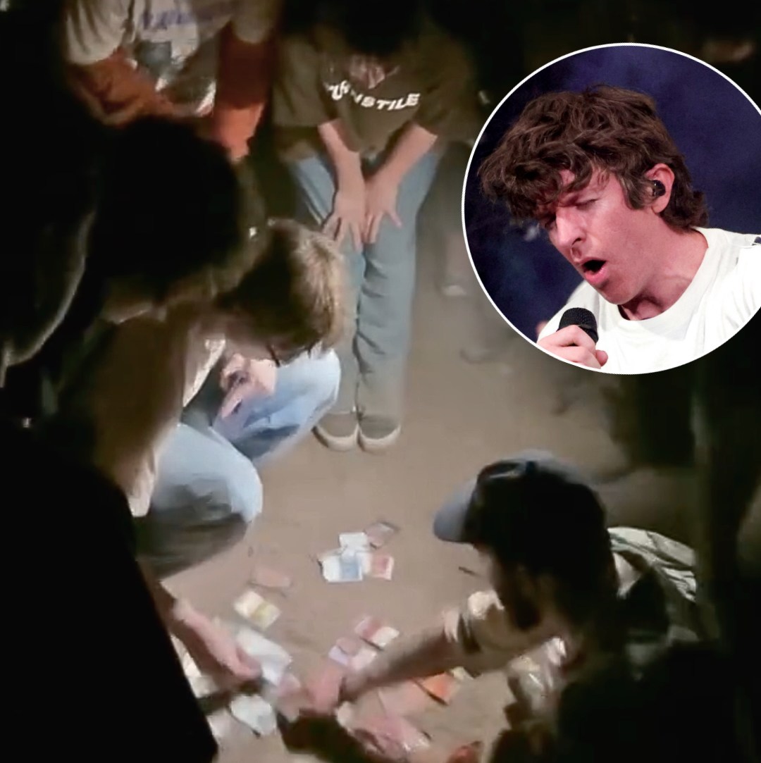 They’re Playing 'Magic: The Gathering' In The Turnstile Pit — image 4