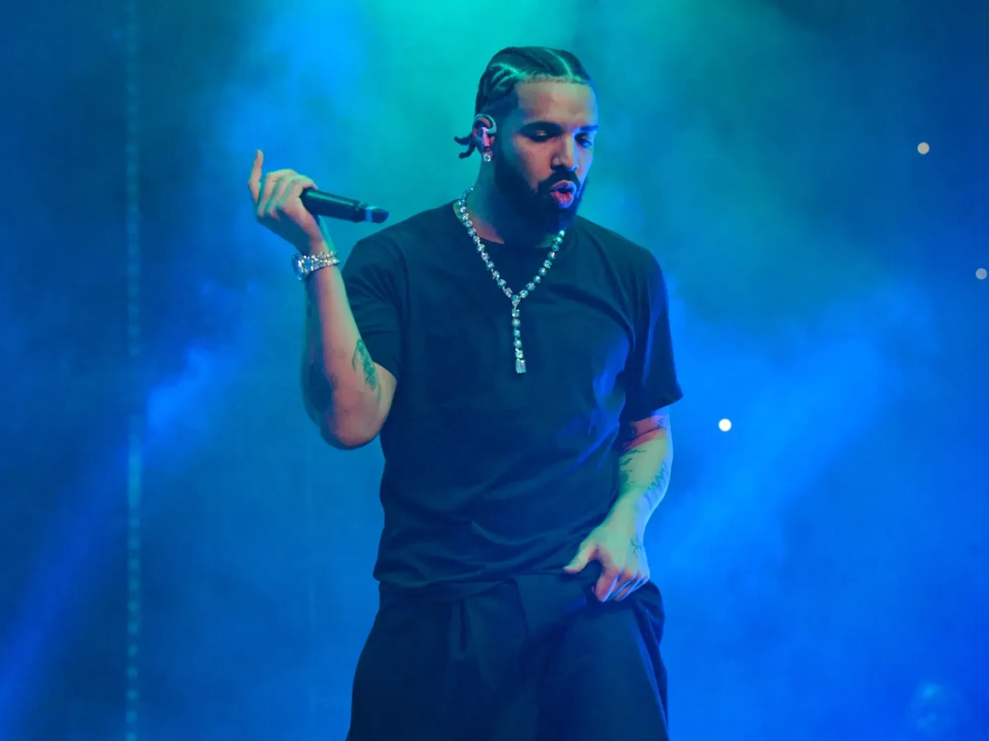 Drake Unloads New Music and Confirms 2027 World Tour in ''FOMO'' — image 3